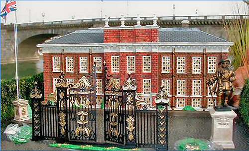 Kensington Palace NEW Department Dept. 56 DV set/14 Dickens Village DV